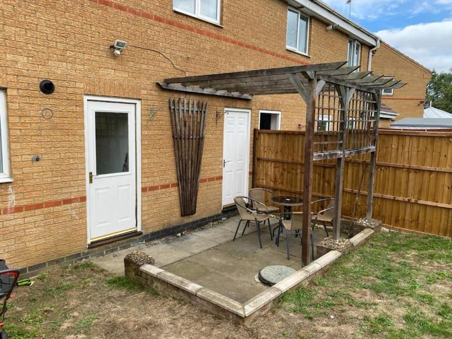 Charming Home In Wellingborough Buitenkant foto