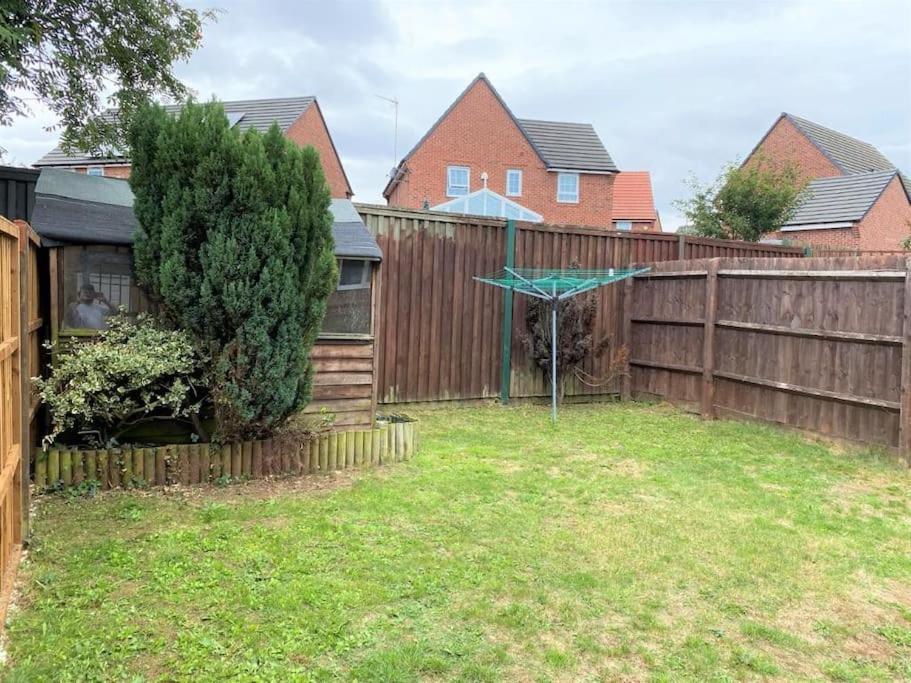 Charming Home In Wellingborough Buitenkant foto