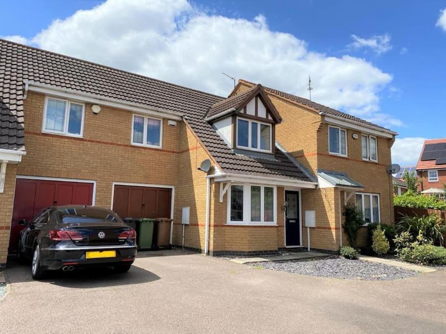 Charming Home In Wellingborough Buitenkant foto