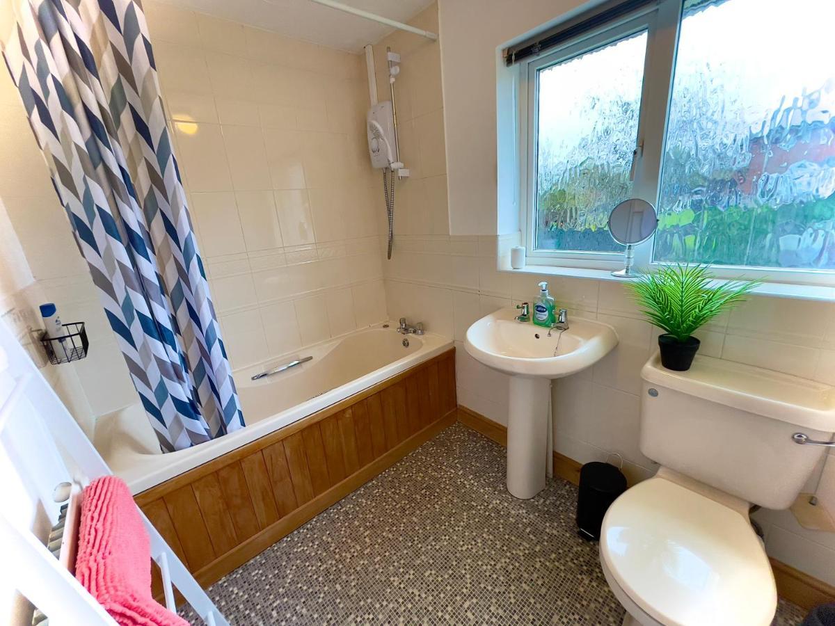 Charming Home In Wellingborough Buitenkant foto