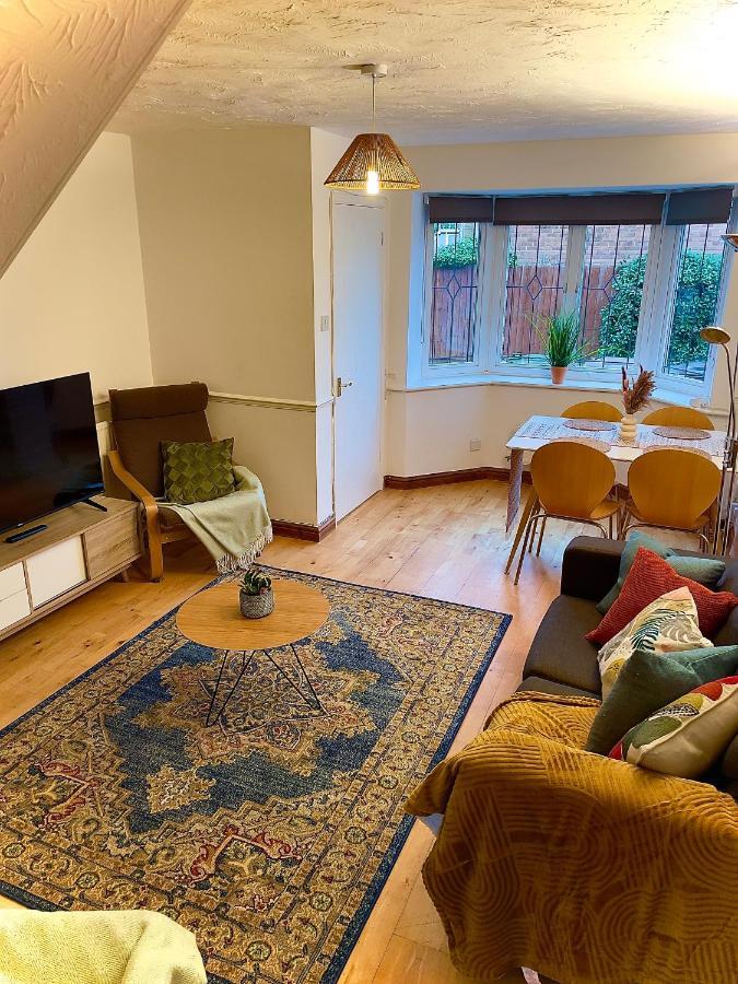 Charming Home In Wellingborough Buitenkant foto