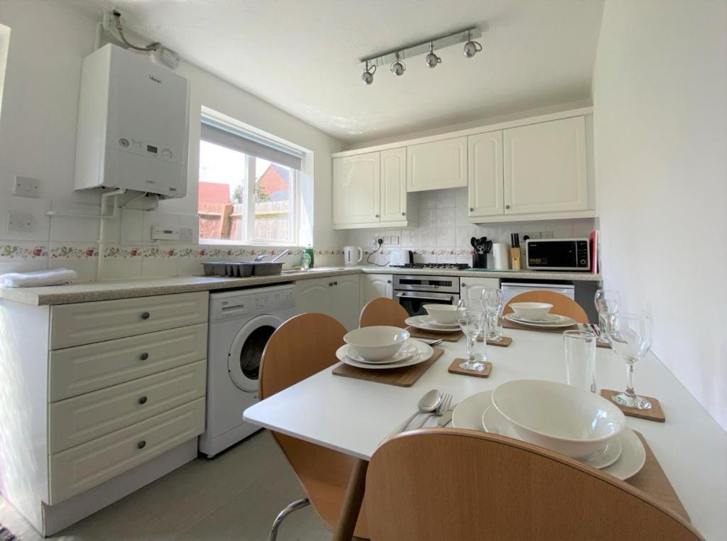 Charming Home In Wellingborough Buitenkant foto